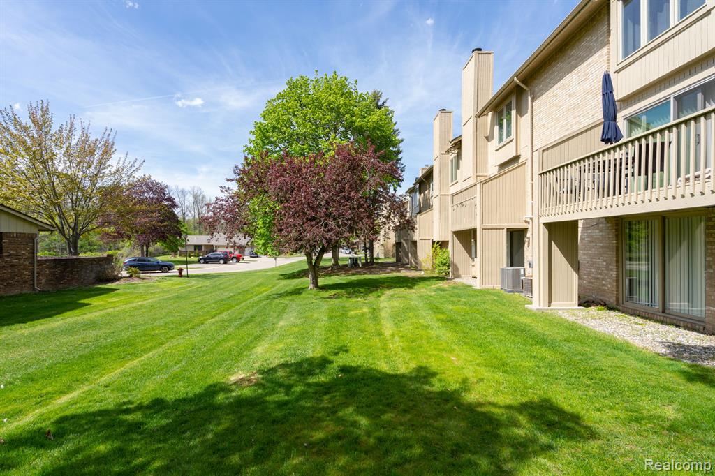 4343 Foxpointe Drive, West Bloomfield, MI 48323 — Photo 2