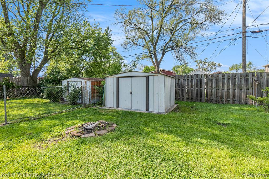 8233 Meadow Avenue, Warren, MI 48089 — Photo 16