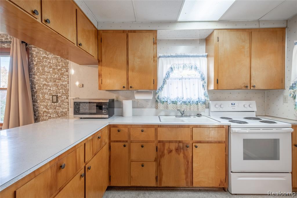 307 Center Street, Holly, MI 48442 — Photo 8