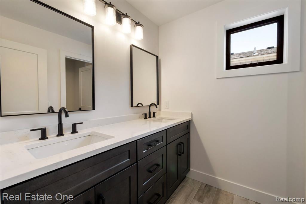 1517 KESSLER Avenue, Keego Harbor, MI 48320 — Photo 16