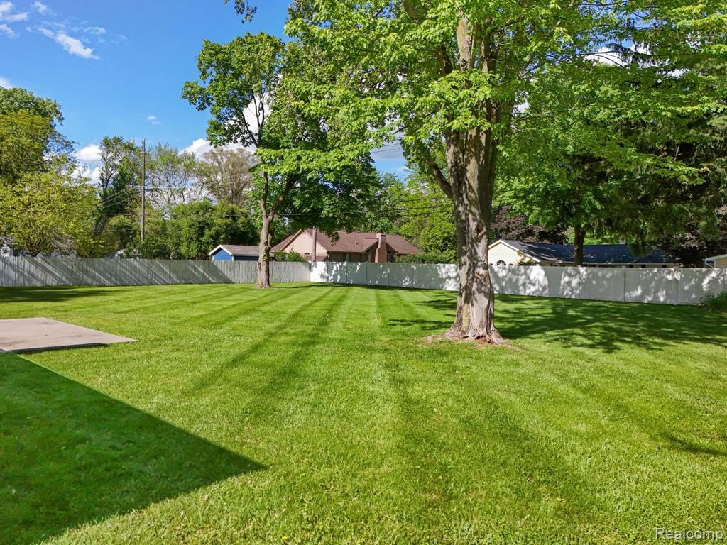 6843 E Dartmoor Road, West Bloomfield, MI — Photo 22