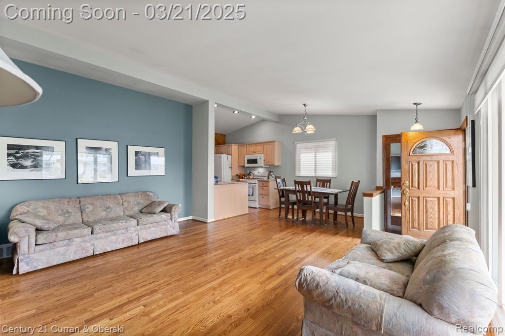 7484 N CHARLESWORTH Street, Dearborn Heights, MI 48127 — Photo 5
