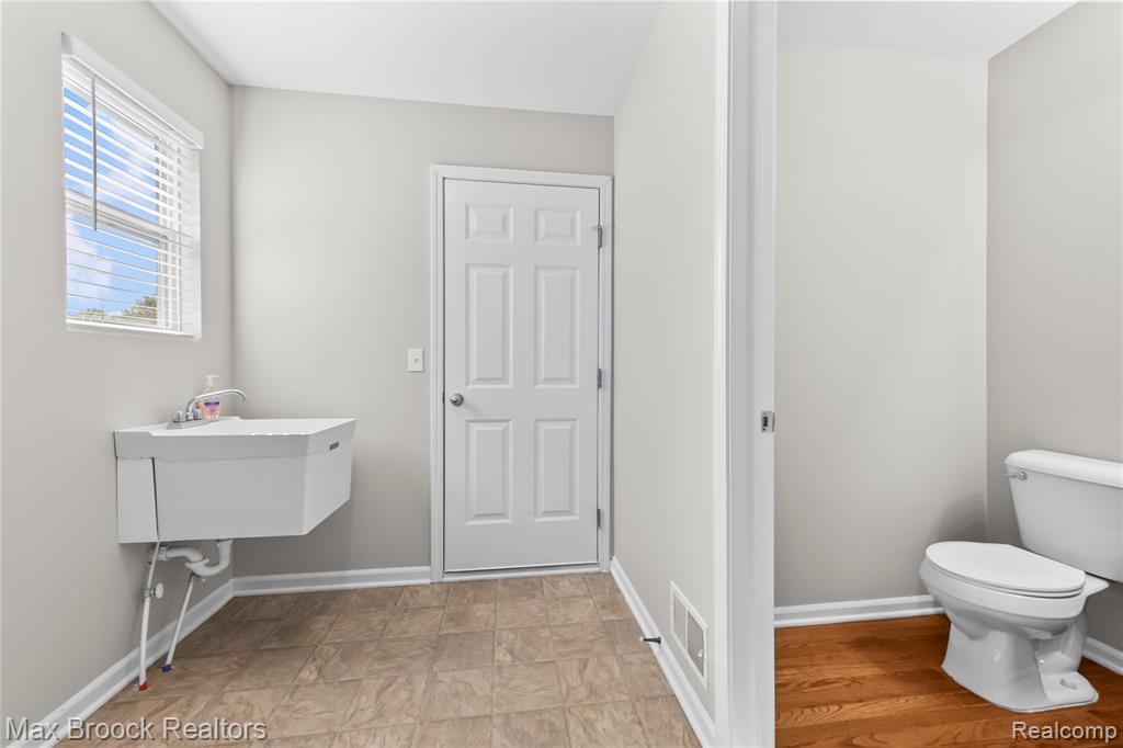 6023 Treetops Drive, Romulus, MI 48174 — Photo 13