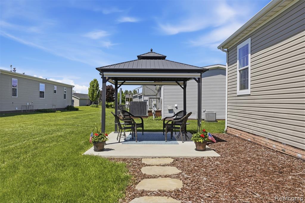 11112 Hickory Tree Court, South Lyon, MI 48178 — Photo 26