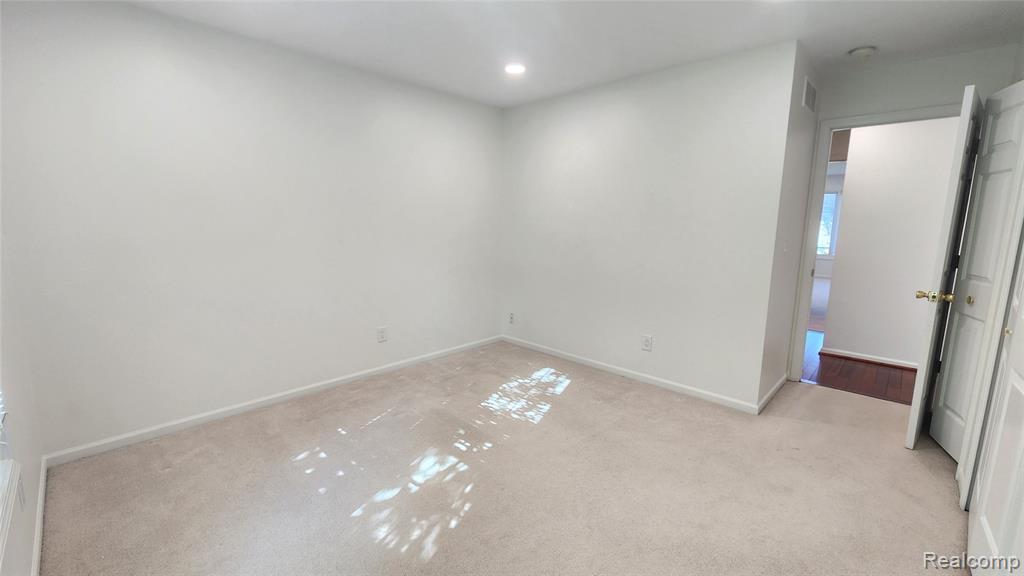 40201 RIVERBEND Drive, Sterling Heights, MI 48310 — Photo 15
