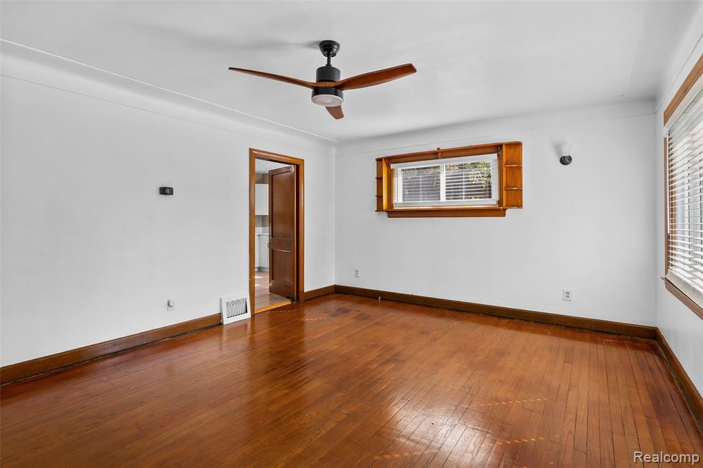 1629 E Elza Avenue, Hazel Park, MI 48030 — Photo 9