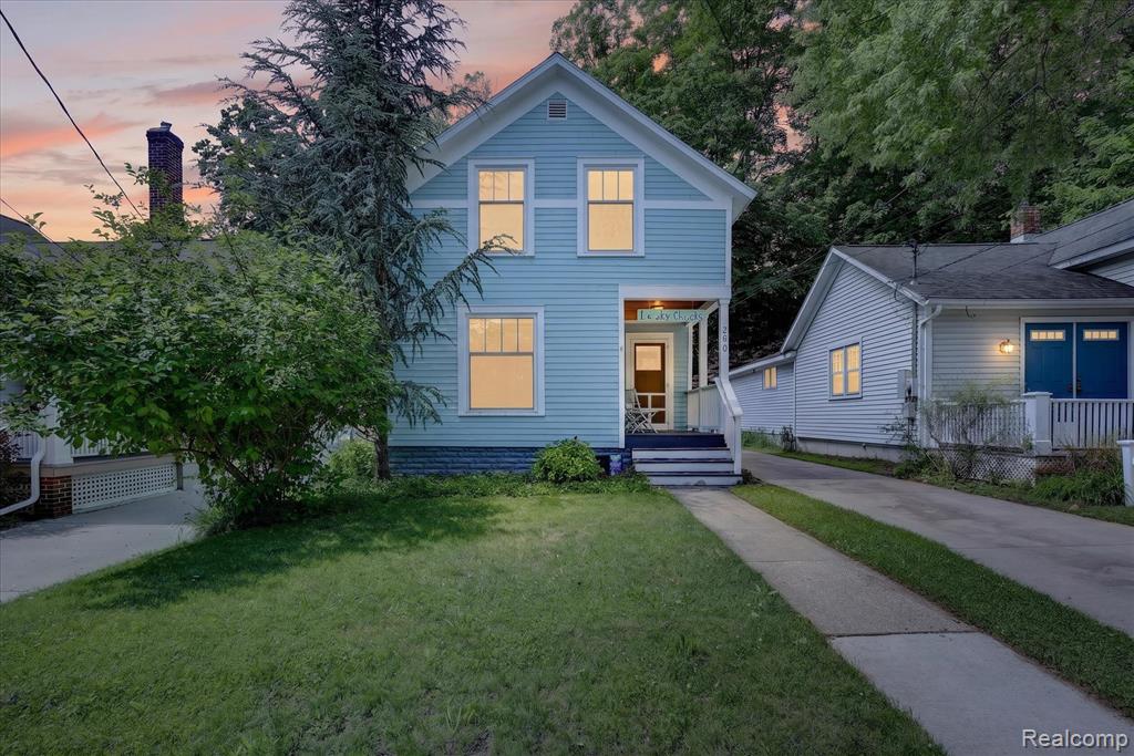 398 Howard Avenue, Grand Haven, MI 49417 — front exterior