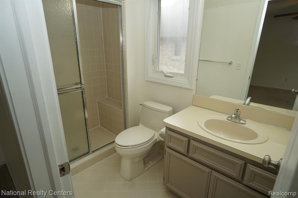 441 SANDALWOOD Drive, Rochester Hills, MI 48307 — Photo 27
