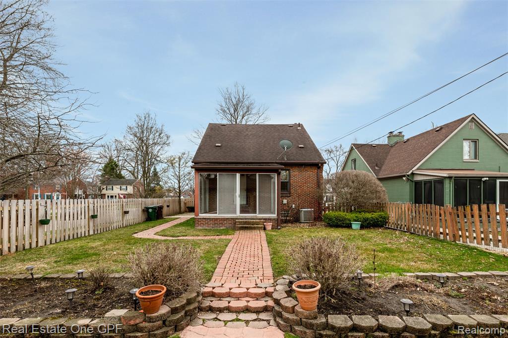 1488 Roslyn Road, Grosse Pointe Woods, MI 48236 — Photo 31