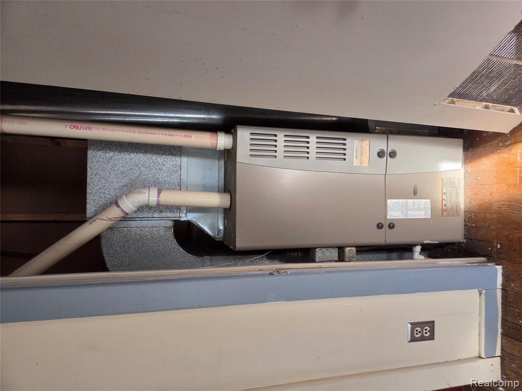 Utility room with heating unit
