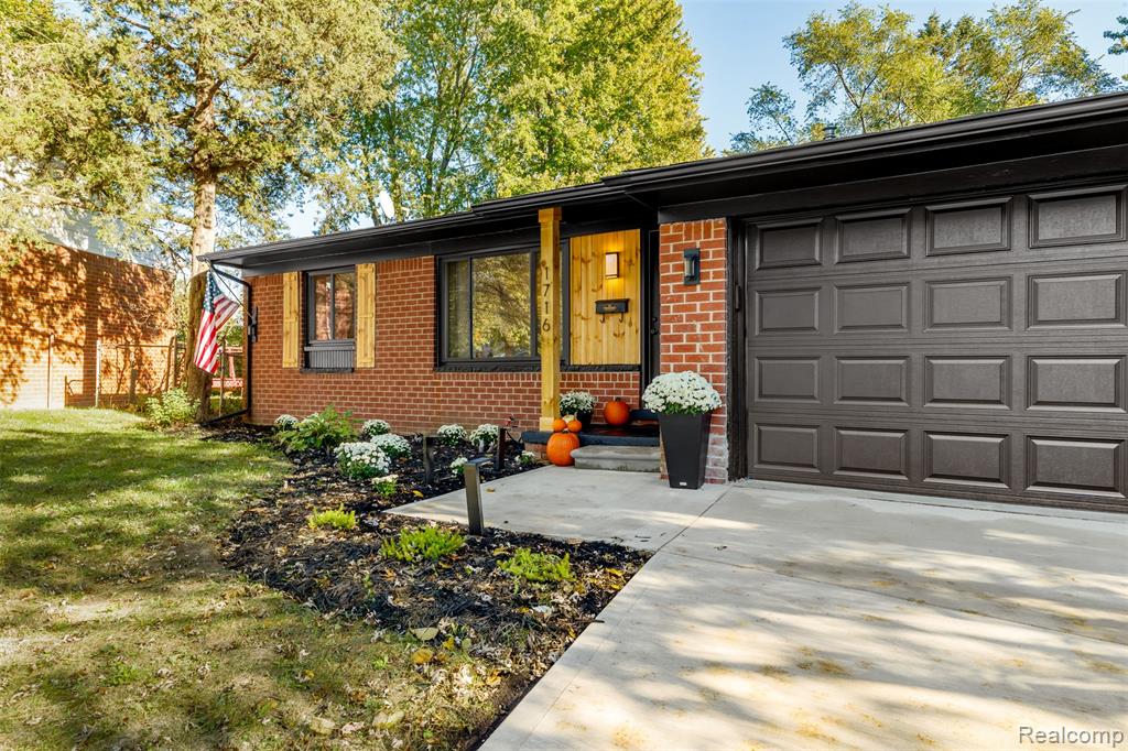1716 Dover Court, Ypsilanti, MI 48198 — Photo 2