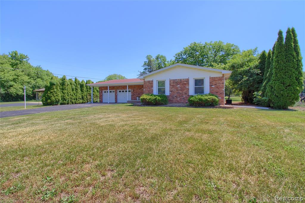 21515 Huron River Drive, New Boston, MI 48164 — Photo 2