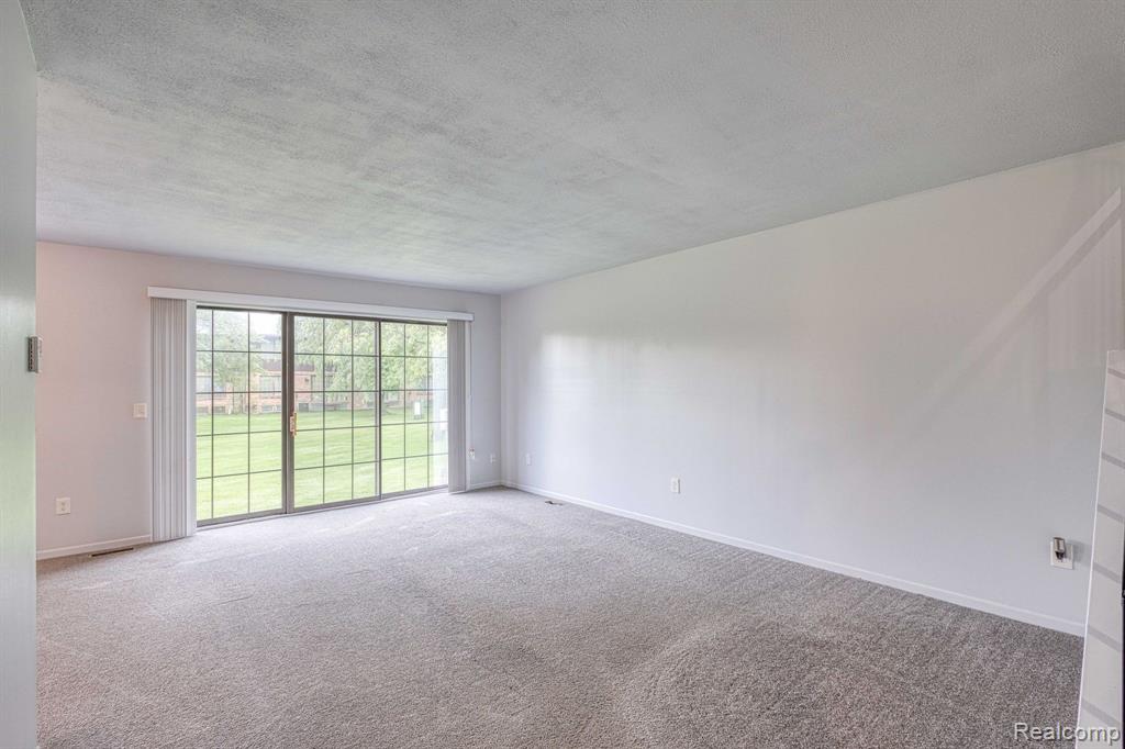 26188 SUMMERDALE Drive, Southfield, MI 48033 — Photo 7
