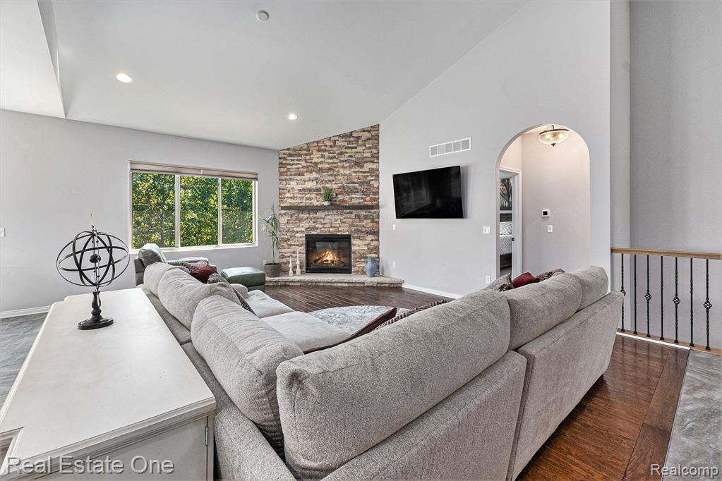 5409 ABERDEEN Court, Clarkston, MI 48348 — Photo 6