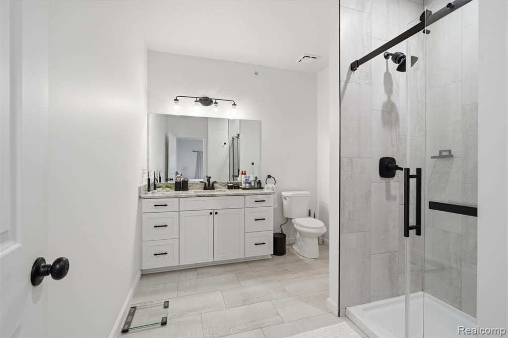 606 Pointe Drive, Walled Lake, MI 48390 — Photo 22