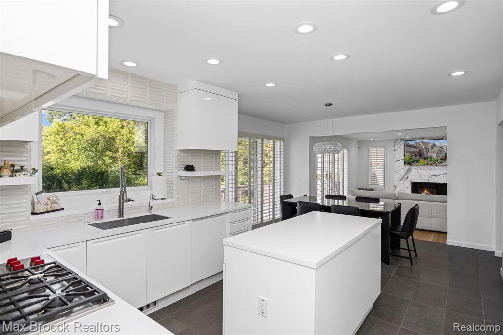 7102 Alta Vista Drive, West Bloomfield, MI — Photo 16