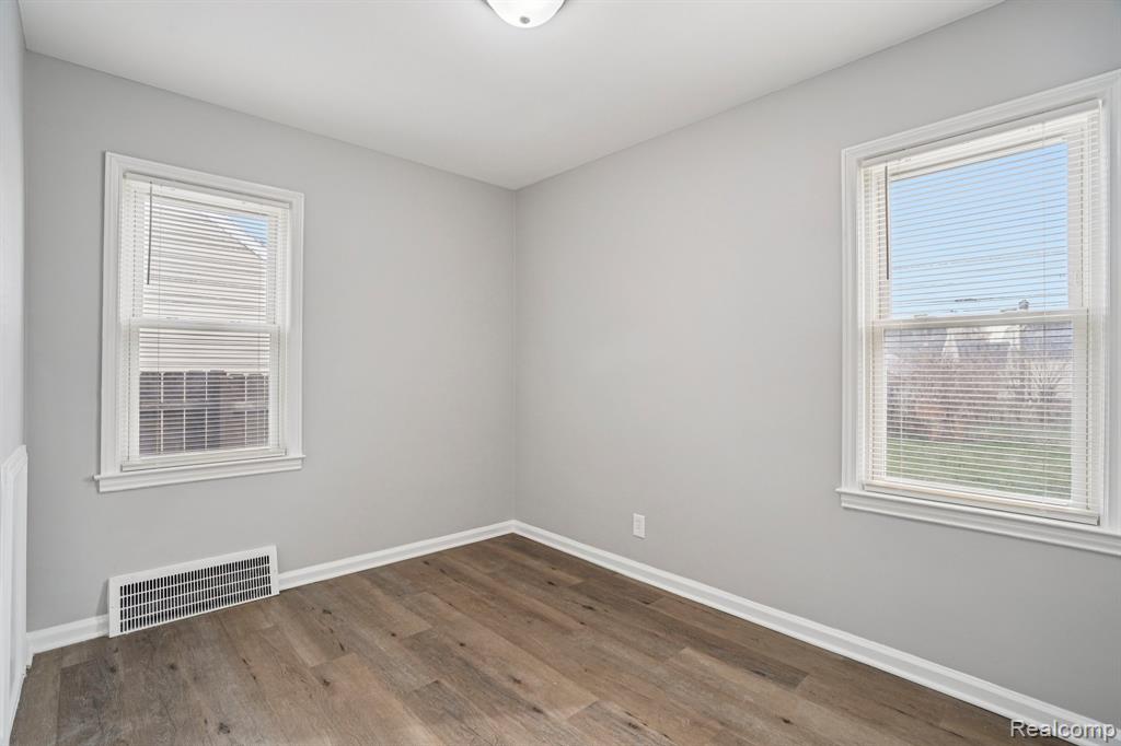 3963 S Hubbard Street, Wayne, MI 48184 — Photo 17