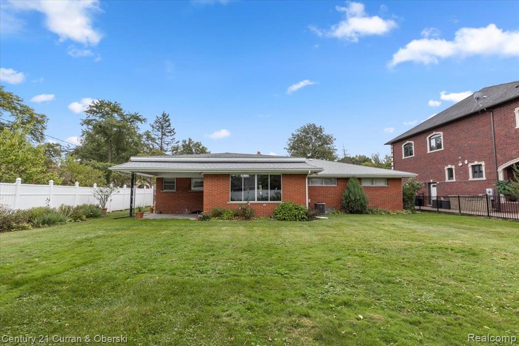 5987 CAMPUS Drive, Dearborn Heights, MI 48127 — Photo 6