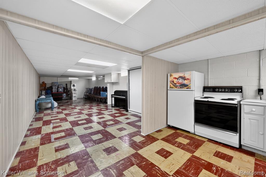 1681 Oxford Road, Grosse Pointe Woods, MI 48236 — Photo 20
