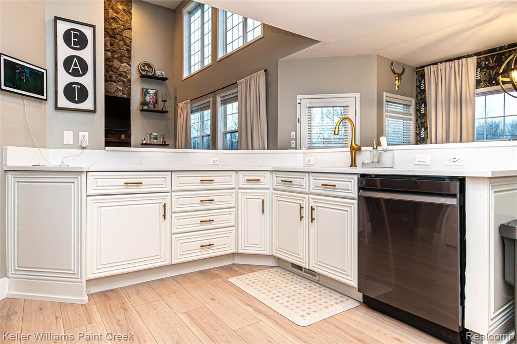 877 Wynstone Circle N, Oakland, MI — Photo 20