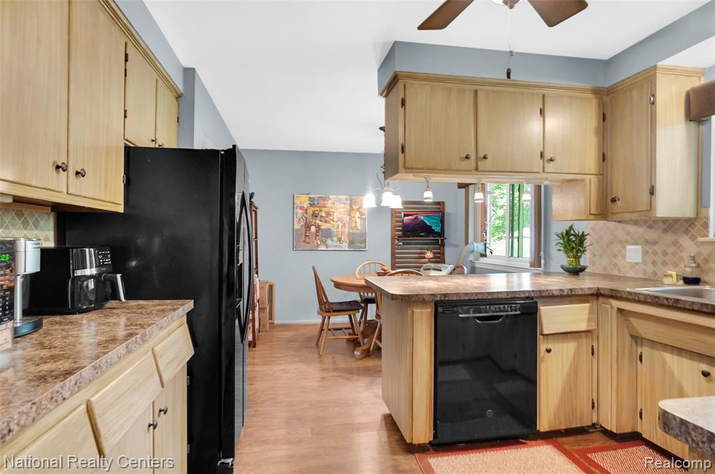 1521 Thread Valley, Holly, MI 48442 — Photo 26