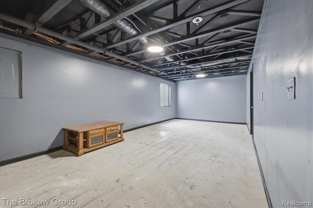 2222 Champion Drive, Burton, MI 48519 — Photo 45