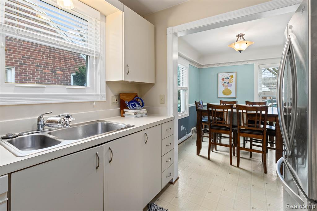 710 N VERNON Street, Dearborn, MI 48128 — Photo 10