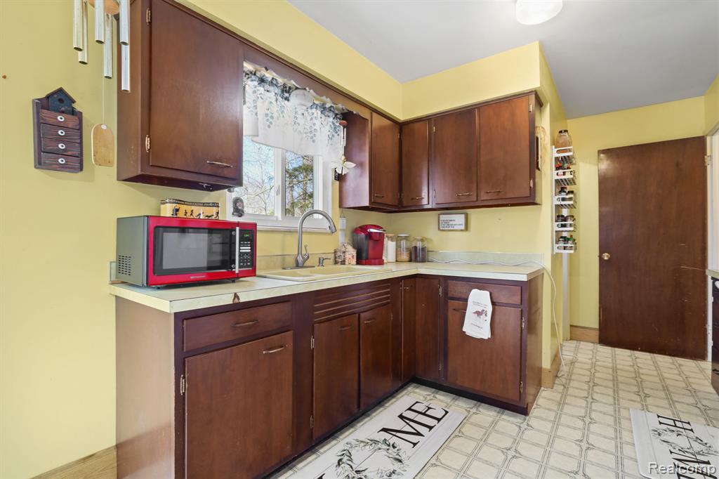 11106 Main Road, Fenton, MI, 48430