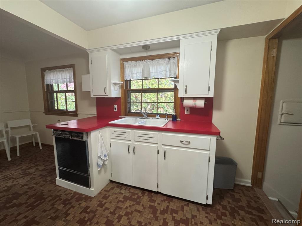 6 Danvers Lane, Dearborn, MI 48120 — Photo 19