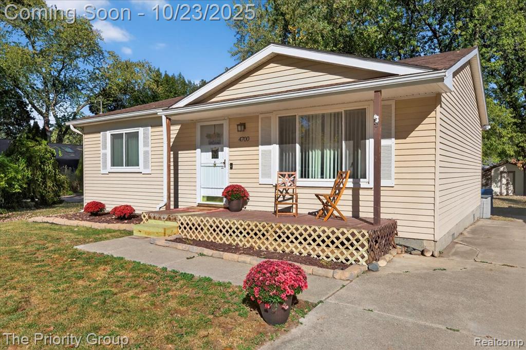 4700 Siebert Road, Waterford, MI 48328 — Photo 2