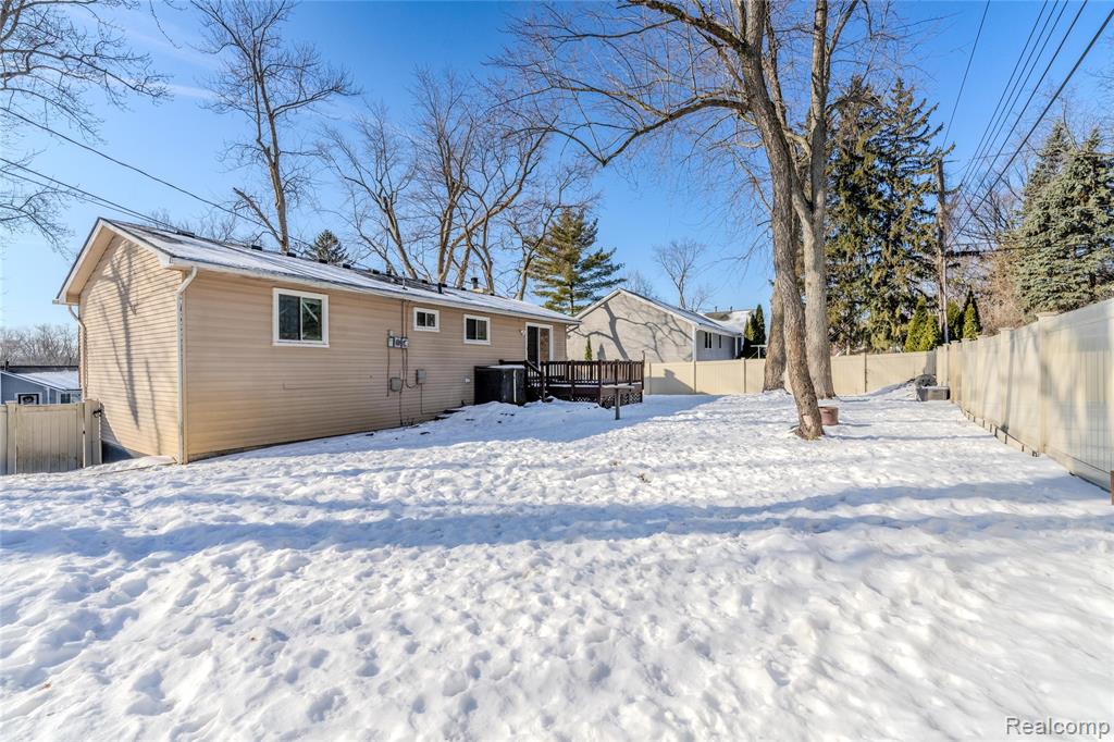 6790 Grassland Avenue, West Bloomfield, MI 48324 — Photo 32