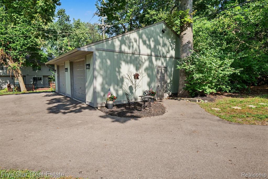 6700 Pontiac Trail Road, West Bloomfield, MI 48323 — Photo 25