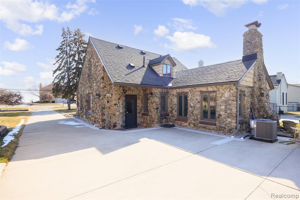 39401 Lakeshore Drive, Harrison Township, MI — Photo 8