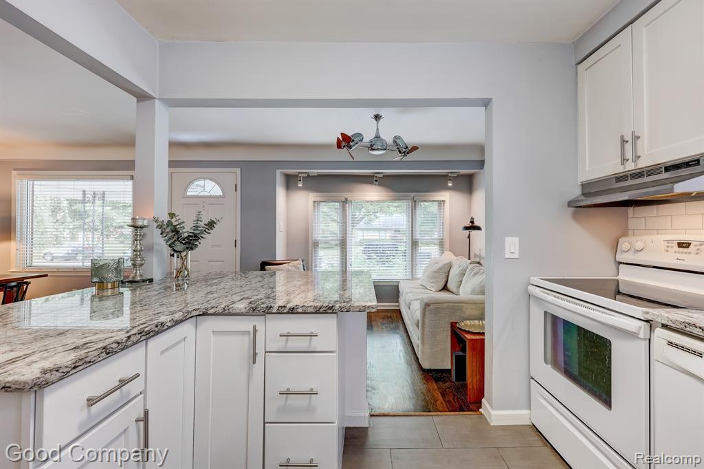 605 HELENE Avenue, Royal Oak, MI 48067 — Photo 17
