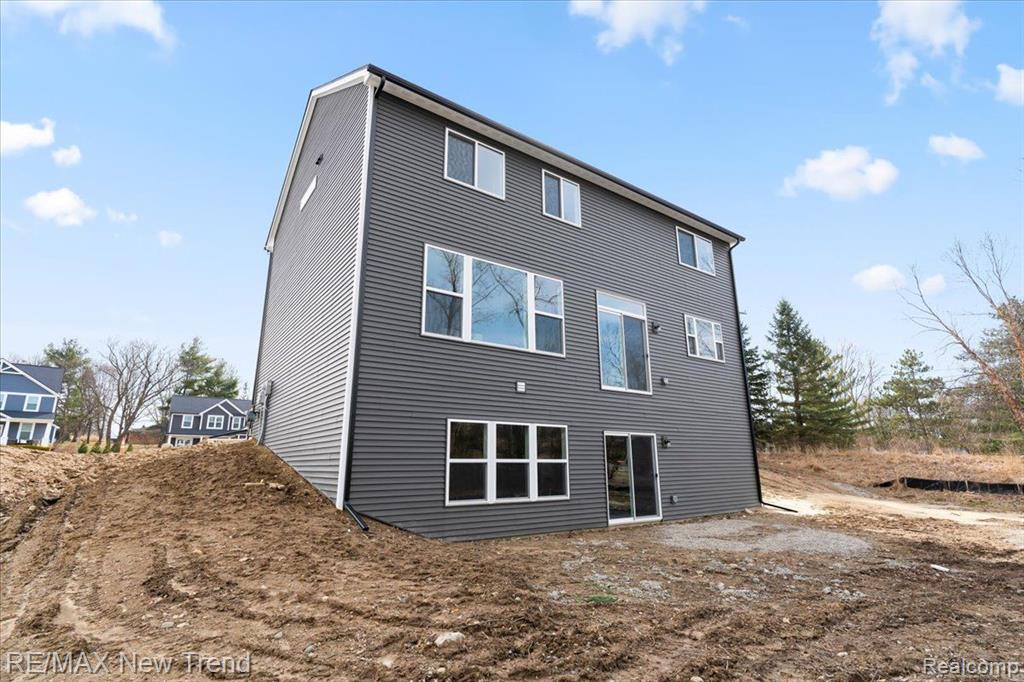 6515 CAMBRIDGE Circle, Clarkston, MI — Photo 32