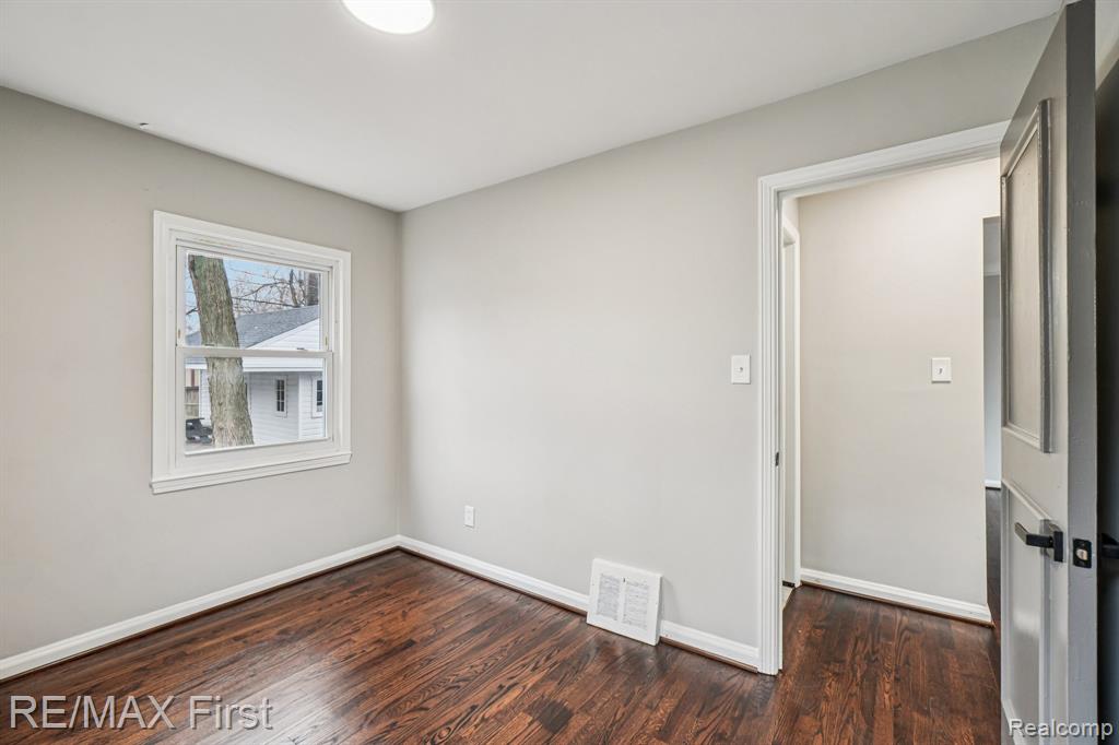 23818 Tawas Avenue, Hazel Park, MI 48030 — Photo 14
