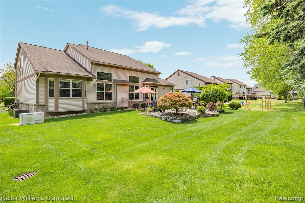 8354 Hummingbird, Commerce Twp, MI 48382 — Photo 70