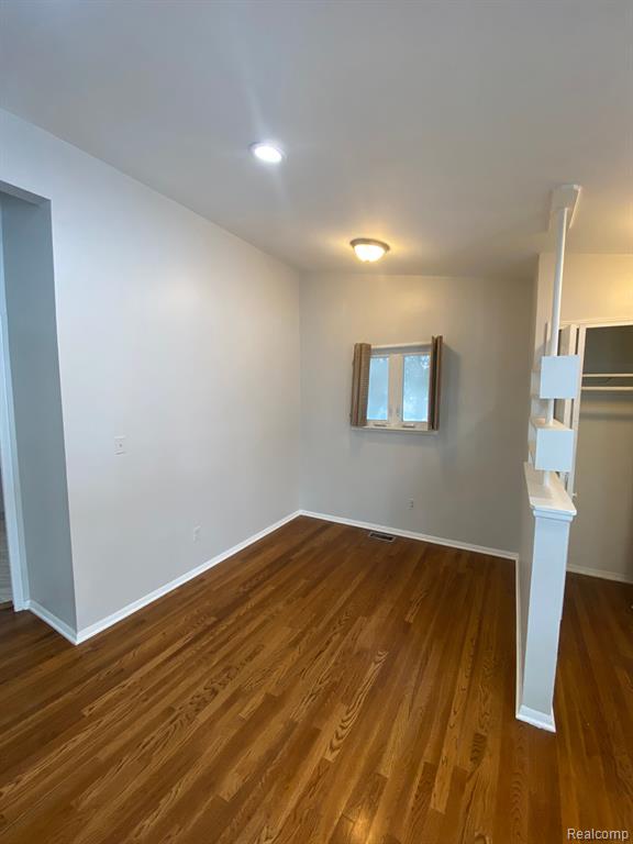 5108 MICHAEL Street, Dearborn Heights, MI 48125 — Photo 5