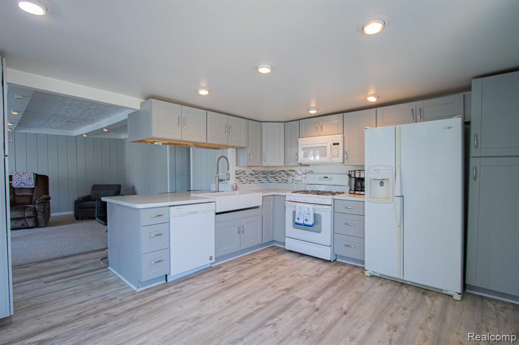 39964 SHORELINE Drive, Harrison Township, MI — Photo 8