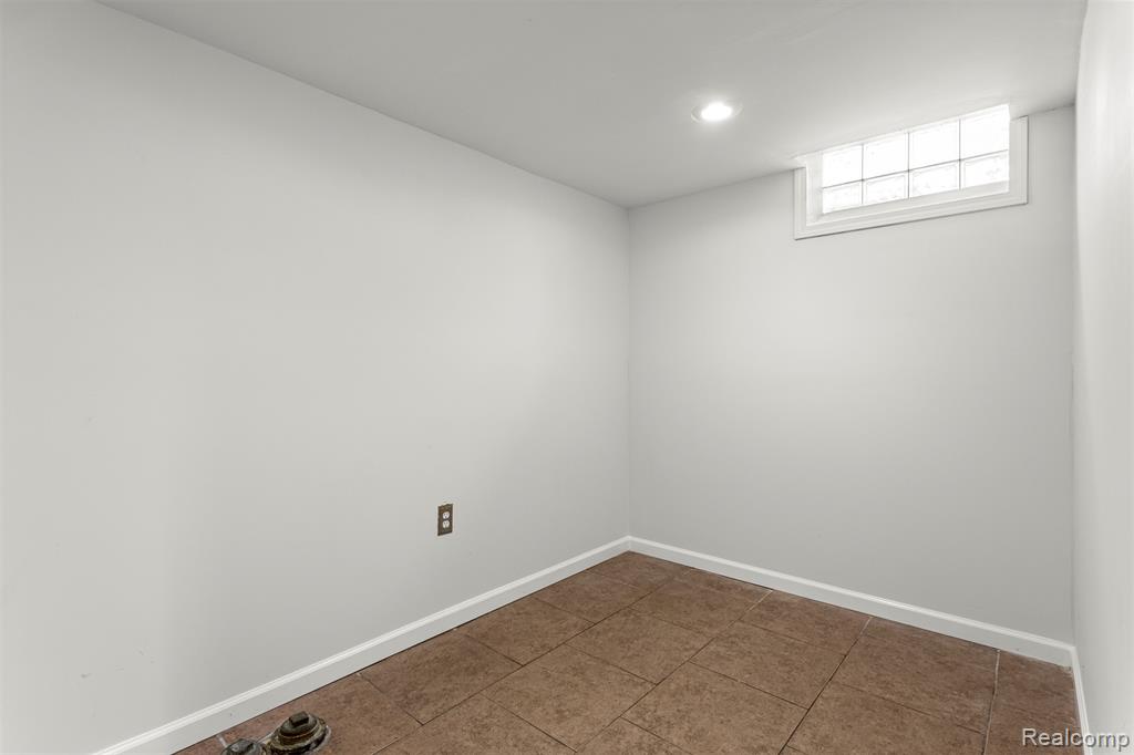 6547 Colonial Street, Dearborn Heights, MI 48127 — Photo 25