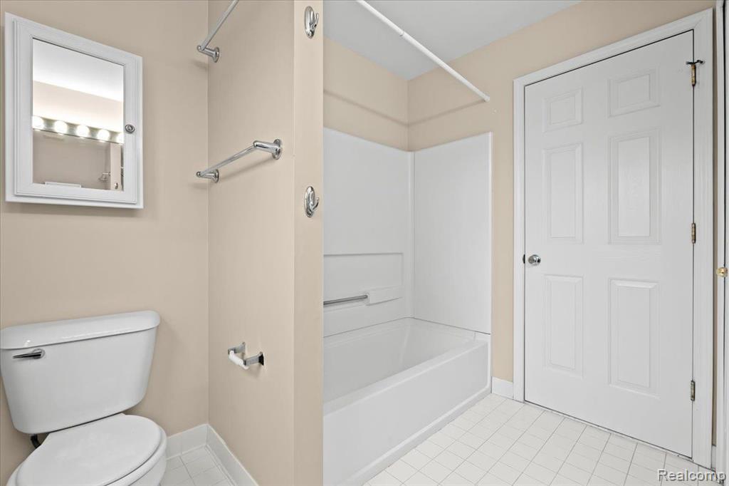 1039 FOUNTAIN VIEW Circle, South Lyon, MI 48178 — Photo 22