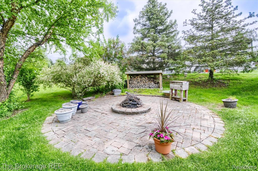 4449 Brighton Drive, Grand Blanc, MI 48439 — Photo 7