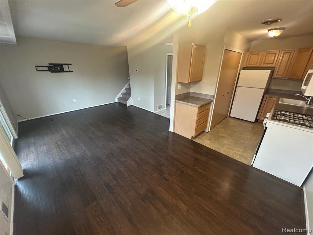 41168 N WOODBURY GREEN, Belleville, MI 48111 — Photo 6