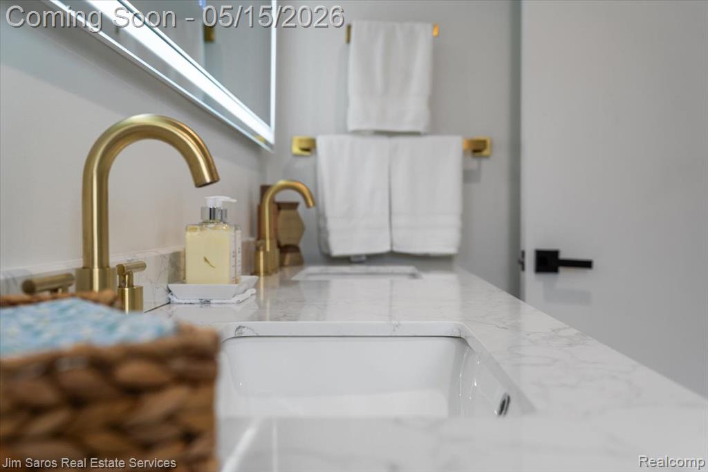 1024 Blairmoor Court, Grosse Pointe Woods, MI 48236 — Photo 25