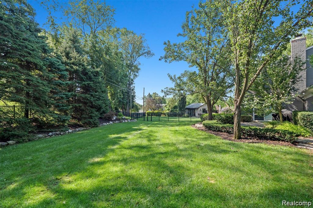 5365 Van Ness Court, Bloomfield Hills, MI 48302 — Photo 30