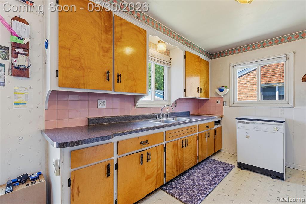 529 Cardwell Street, Garden City, MI — Photo 8