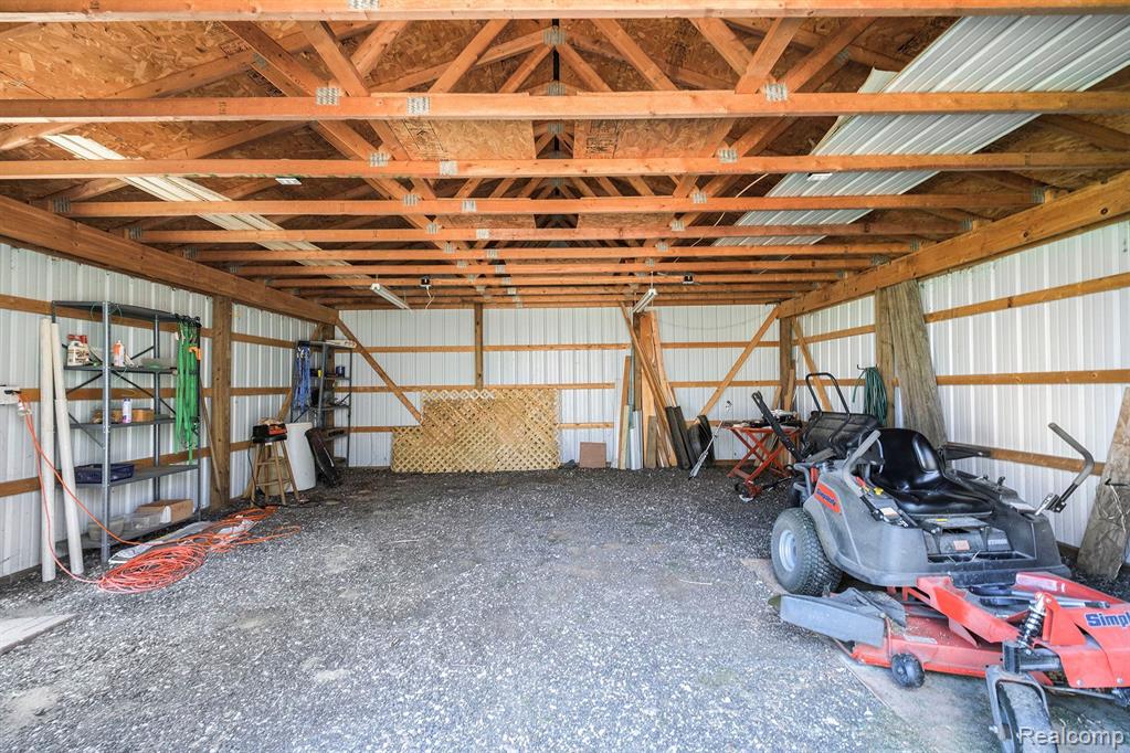 6475 HARTLAND Road, Fenton, MI 48430 — Photo 27