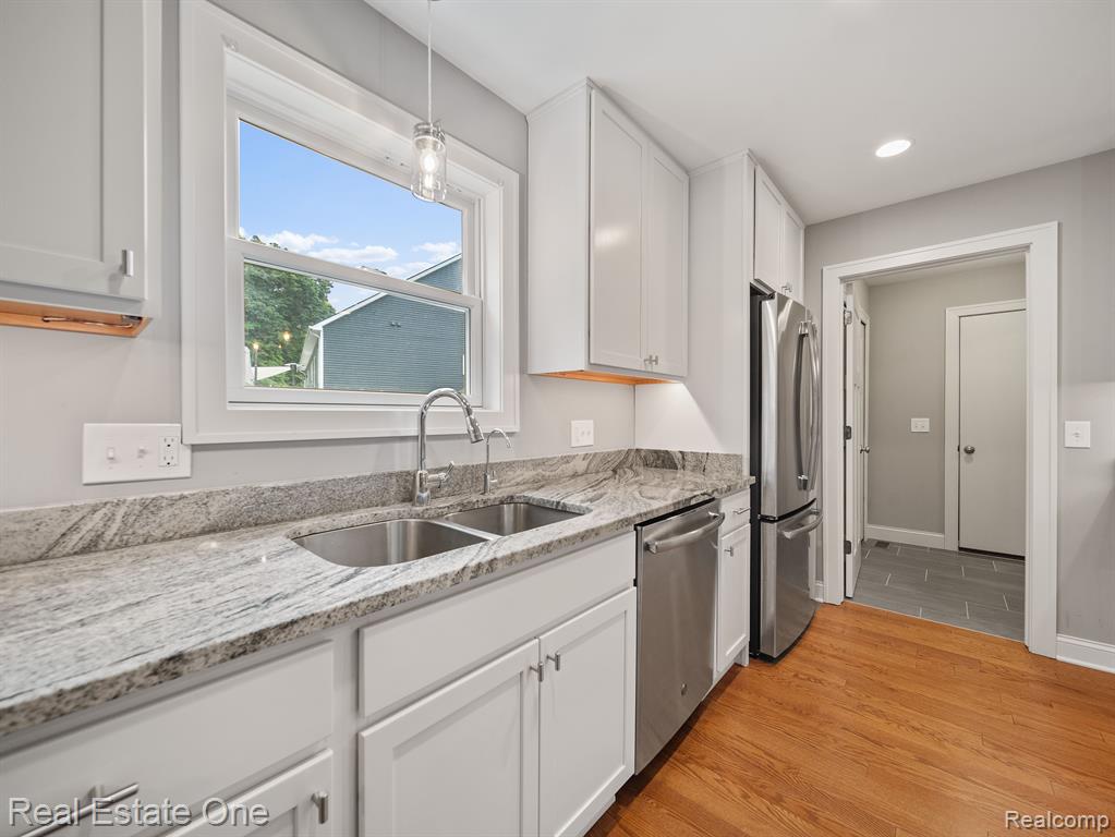 9687 SHELTERING OAKS Drive, Brighton, MI 48114 — Photo 15