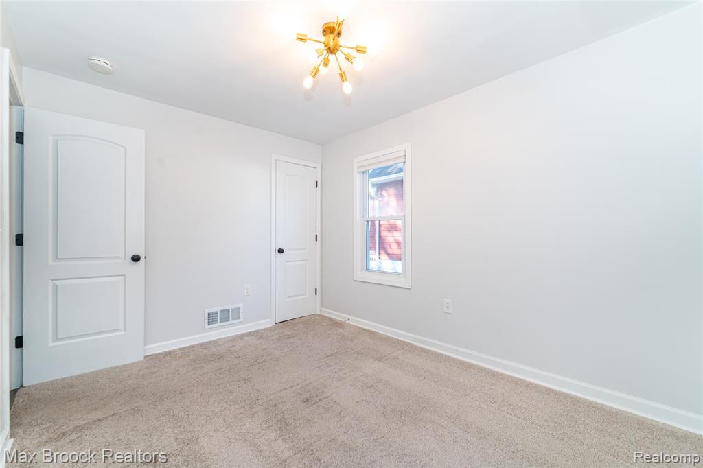 74 W Elza Avenue, Hazel Park, MI 48030 — Photo 13