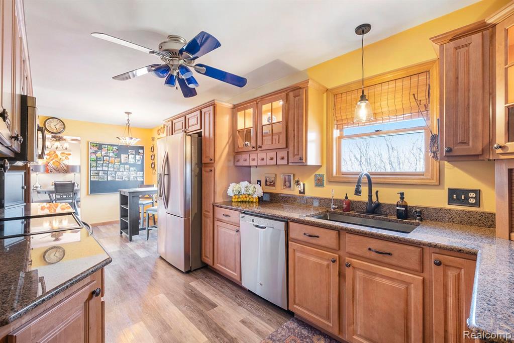 6475 HARTLAND Road, Fenton, MI 48430 — Photo 13